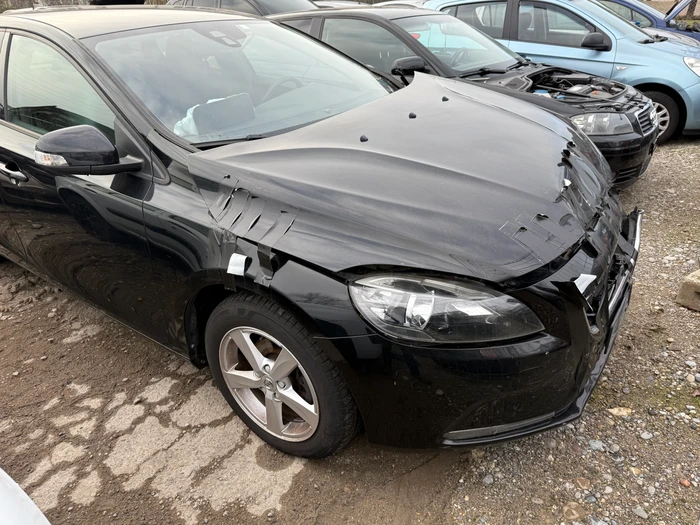 VOLVO V40 D2